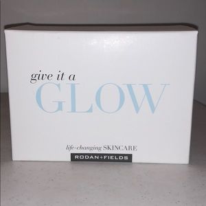 Rodan + Fields Give it a Glow Samples - Qty 10